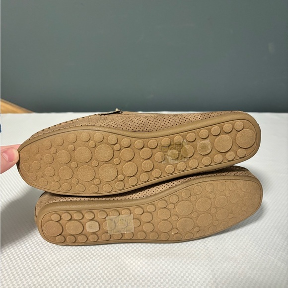New Journee Collection Halsey Moc Toe Perforated Loafer Women’s Size: 8 - Picture 10 of 12